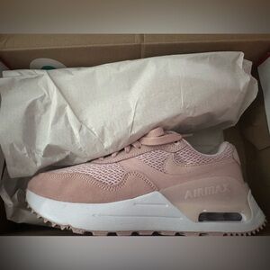 New Nike Women's Air Max System Size 7.5